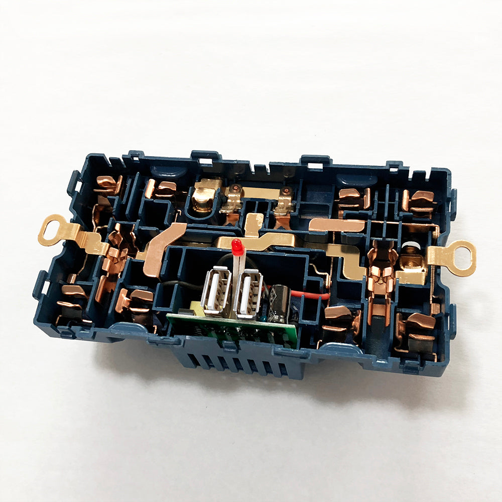 Toma Corriente Universal Doble con Puertos USB